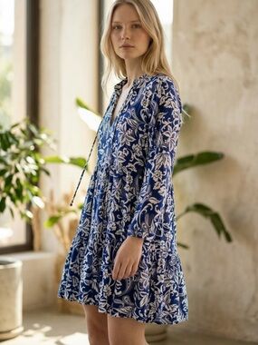 Japna Blue White Floral Babydoll Blouse Size M Long Sleeve Flowy Boho Top